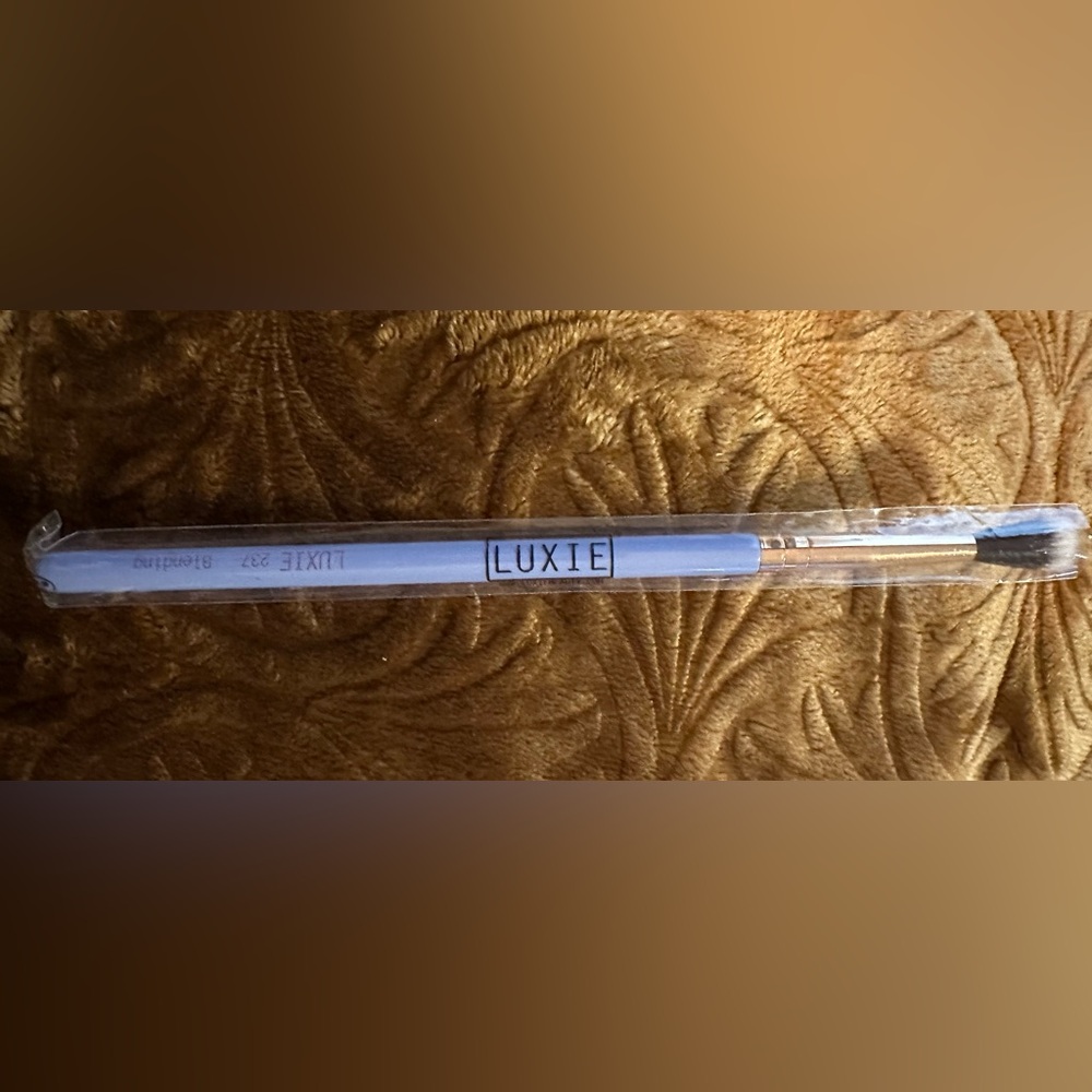 LUXIE 237 Blending Brush